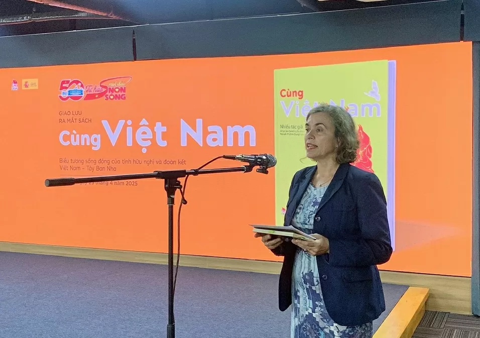 Ra mắt tập thơ phản chiến, ủng hộ Việt Nam của các tác giả Tây Ban Nha