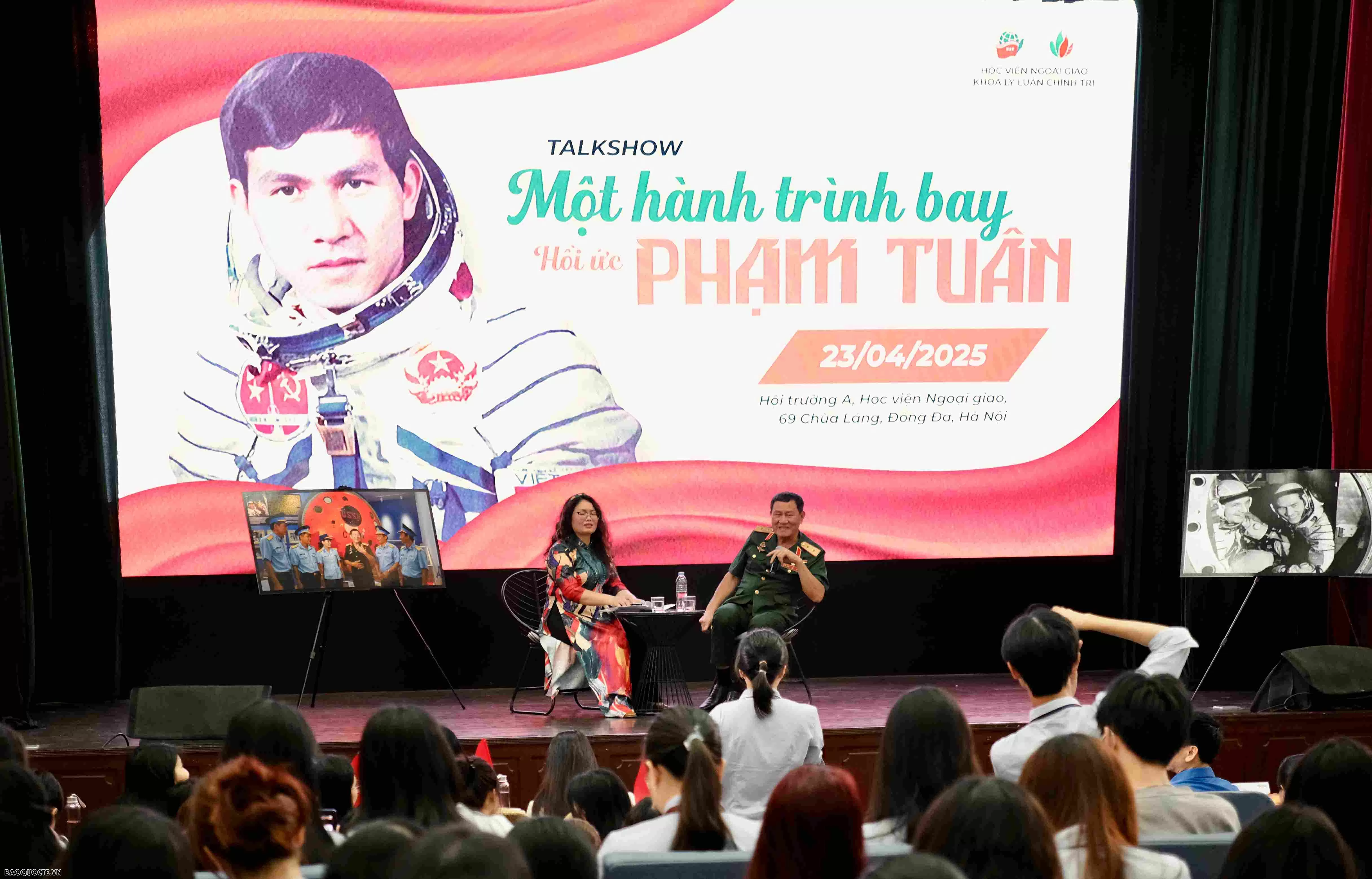 Khai mạc Triển lãm ‘50 năm thống nhất đất nước - Non sông liền một dải’