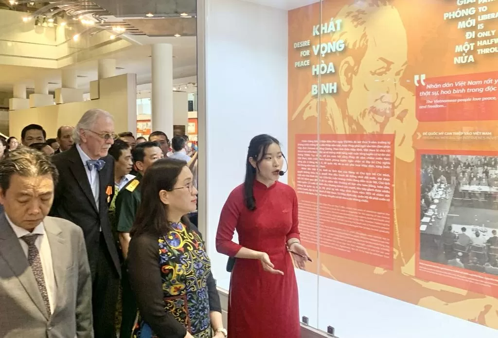 Không khí 'Đất nước trọn niềm vui' tại Bảo tàng Hồ Chí Minh Không khí 'Đất nước trọn niềm vui' tại Bảo tàng Hồ Chí Minh