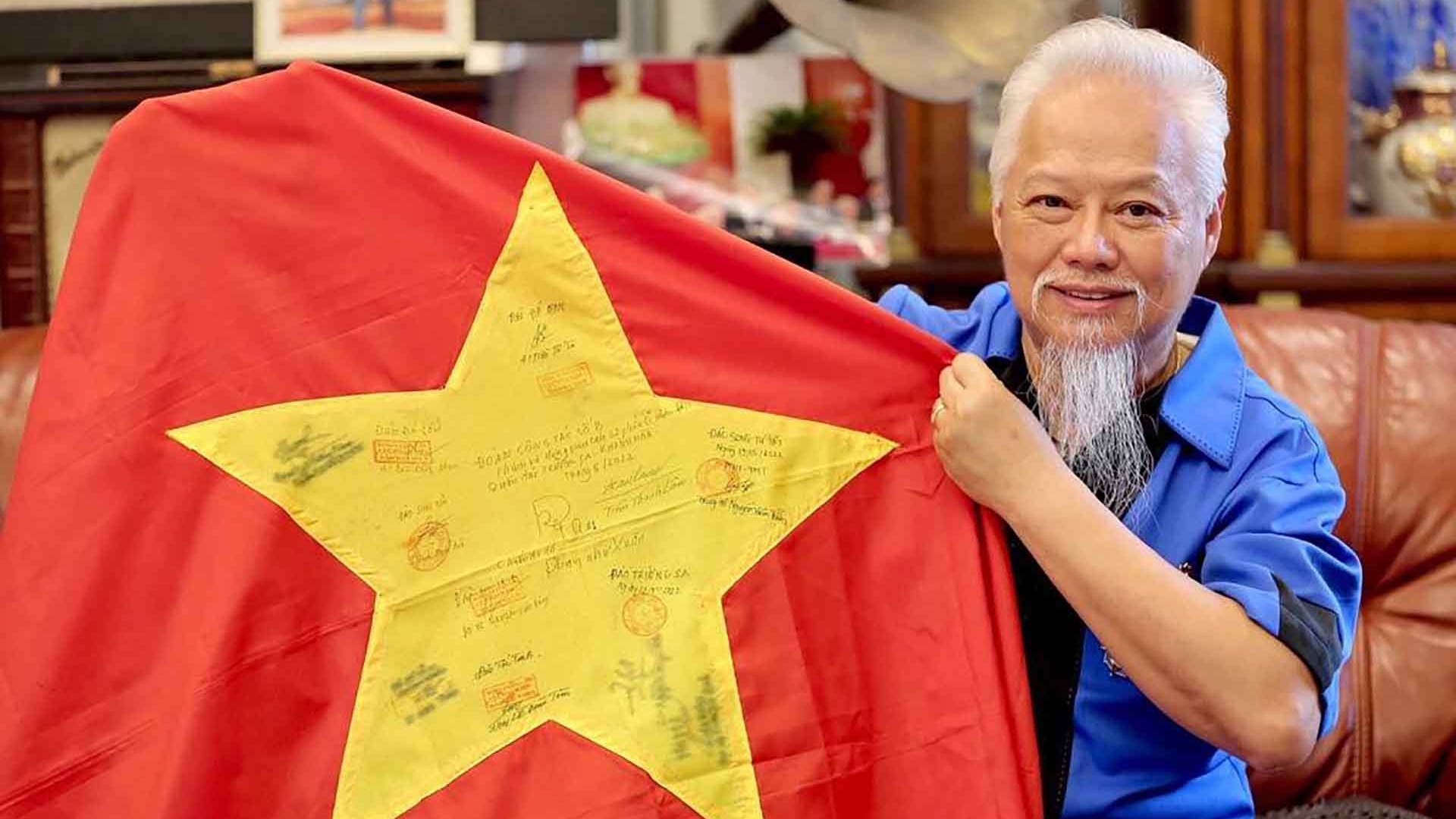 Hành trình nhìn Tổ quốc từ hai phía