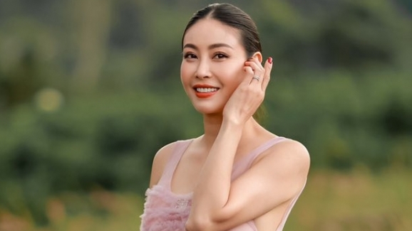 Xao xuyến trước sắc vóc trẻ trung của Hoa hậu Hà Kiều Anh