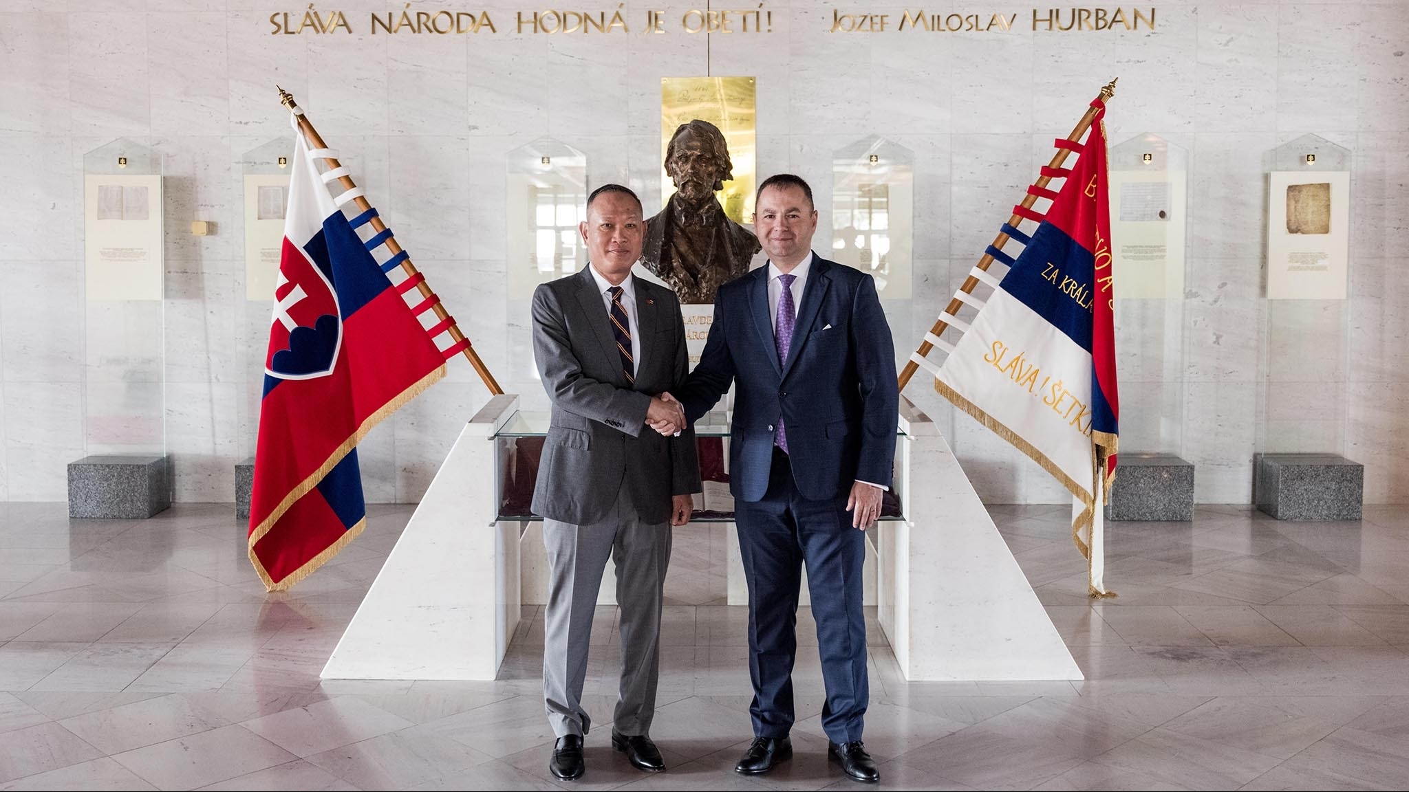 Chủ nhiệm Ủy ban Đối ngoại Quốc hội Slovakia tiếp Đại sứ Phạm Trường Giang