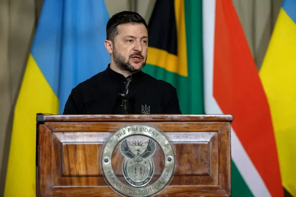 Xung đột Ukraine: Ông Trump kêu gọi thúc đẩy nỗ lực đạt thỏa thuận hòa bình, Tổng thống Zelensky nói chẳng thấy Mỹ gây sức ép lên Nga. AFP Xung đột Ukraine: Ông Trump kêu gọi thúc đẩy nỗ lực đạt thỏa thuận hòa bình, Tổng thống Zelensky nói chẳng thấy Mỹ gây sức ép lên Nga. AFP