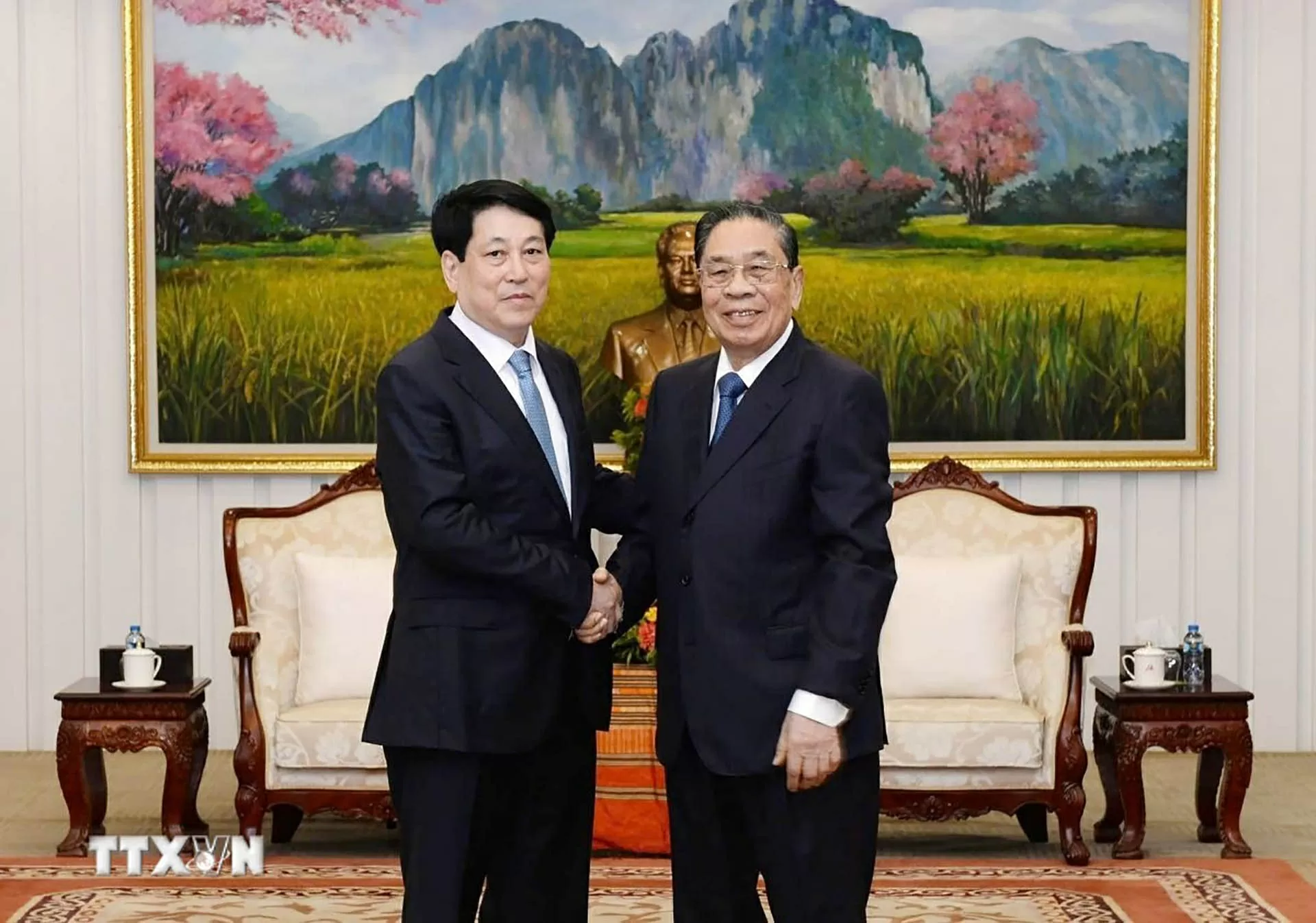 Chủ tịch nước Lương Cường gặp các nguyên Lãnh đạo cấp cao Lào