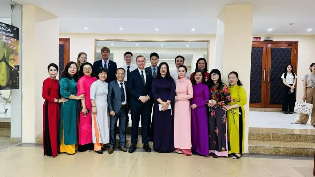 Phim tài liệu ‘Chiến thắng của Việt Nam’ – món quà đặc biệt từ Thuỵ Điển Phim tài liệu ‘Chiến thắng của Việt Nam’ – món quà đặc biệt từ Thụy Điển