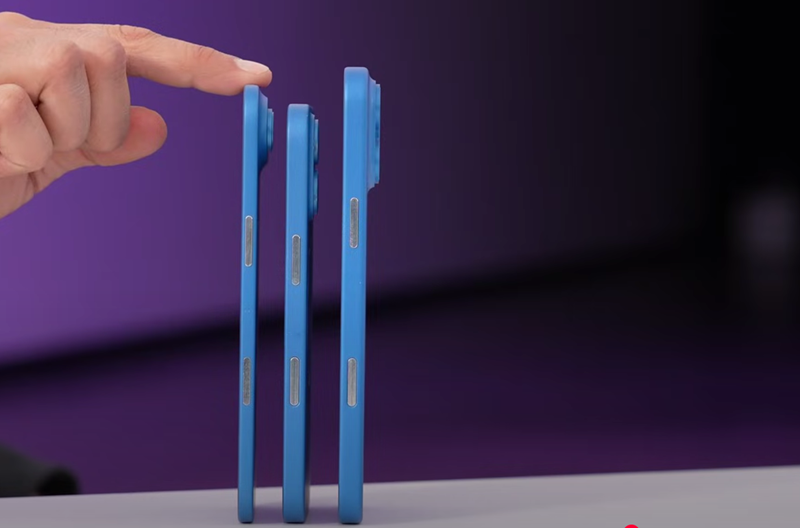 Mô hình iPhone 17 Air so độ mỏng cùng iPhone 17 Pro và iPhone 17 Pro Max Mô hình iPhone 17 Air so độ mỏng cùng iPhone 17 Pro và iPhone 17 Pro Max