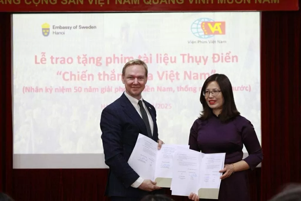 Phim tài liệu ‘Chiến thắng của Việt Nam’ – món quà đặc biệt từ Thuỵ Điển Phim tài liệu ‘Chiến thắng của Việt Nam’ – món quà đặc biệt từ Thụy Điển