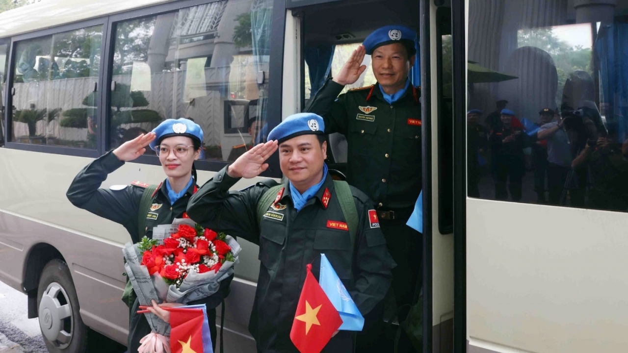 Những sĩ quan lên đường thực hiện sứ mệnh hoà bình quốc tế đúng dịp đại lễ 30/4 của dân tộc