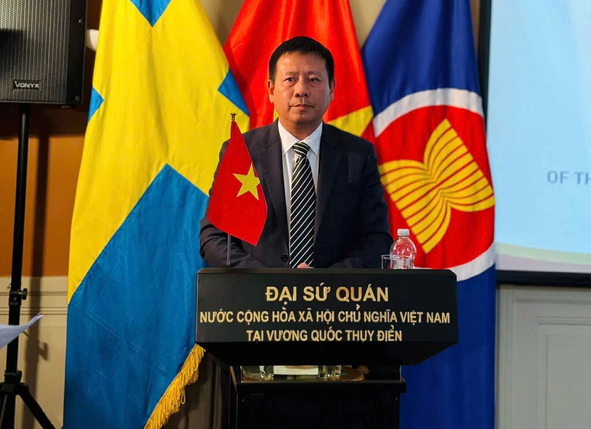 Đại sứ quán Việt Nam tại Thụy Điển tổ chức họp báo và chiếu phim kỷ niệm 50 năm Đại thắng mùa Xuân 1975