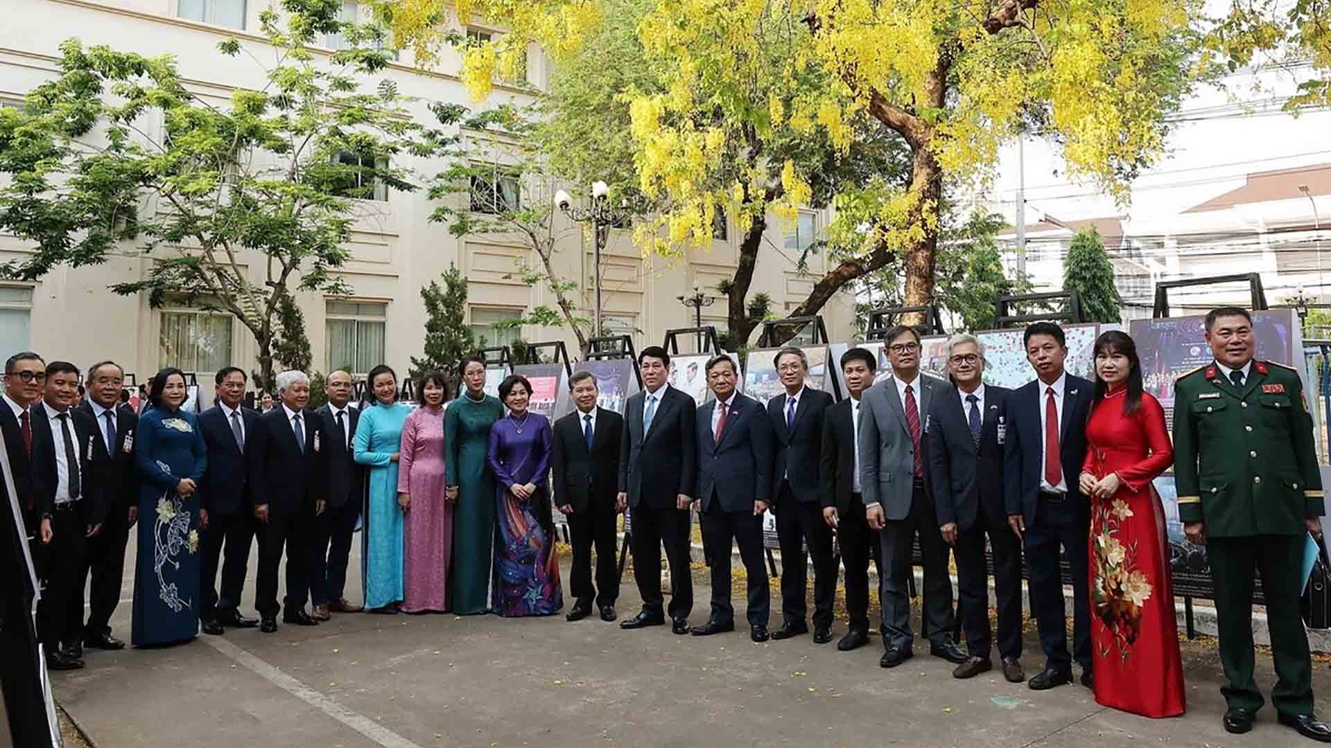 Chủ tịch nước Lương Cường thăm Đại sứ quán Việt Nam tại Lào