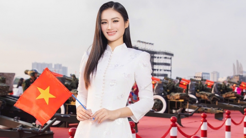 Hoa hậu Ý Nhi, Đỗ Thị Hà... đồng loạt đăng ảnh hướng về ngày 30/4