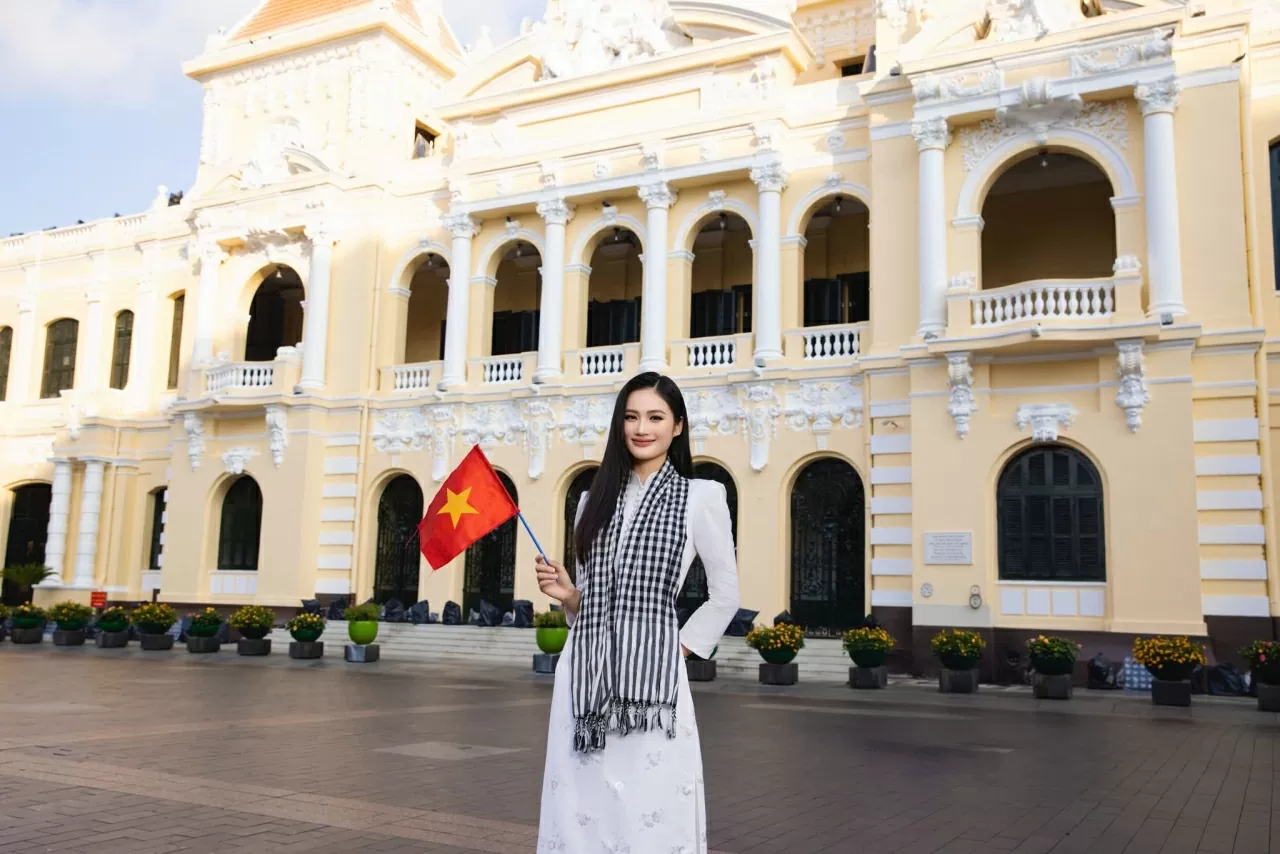 Hoa hậu Ý Nhi, Đỗ Thị Hà... đồng loạt đăng ảnh hướng về Ngày 30/4