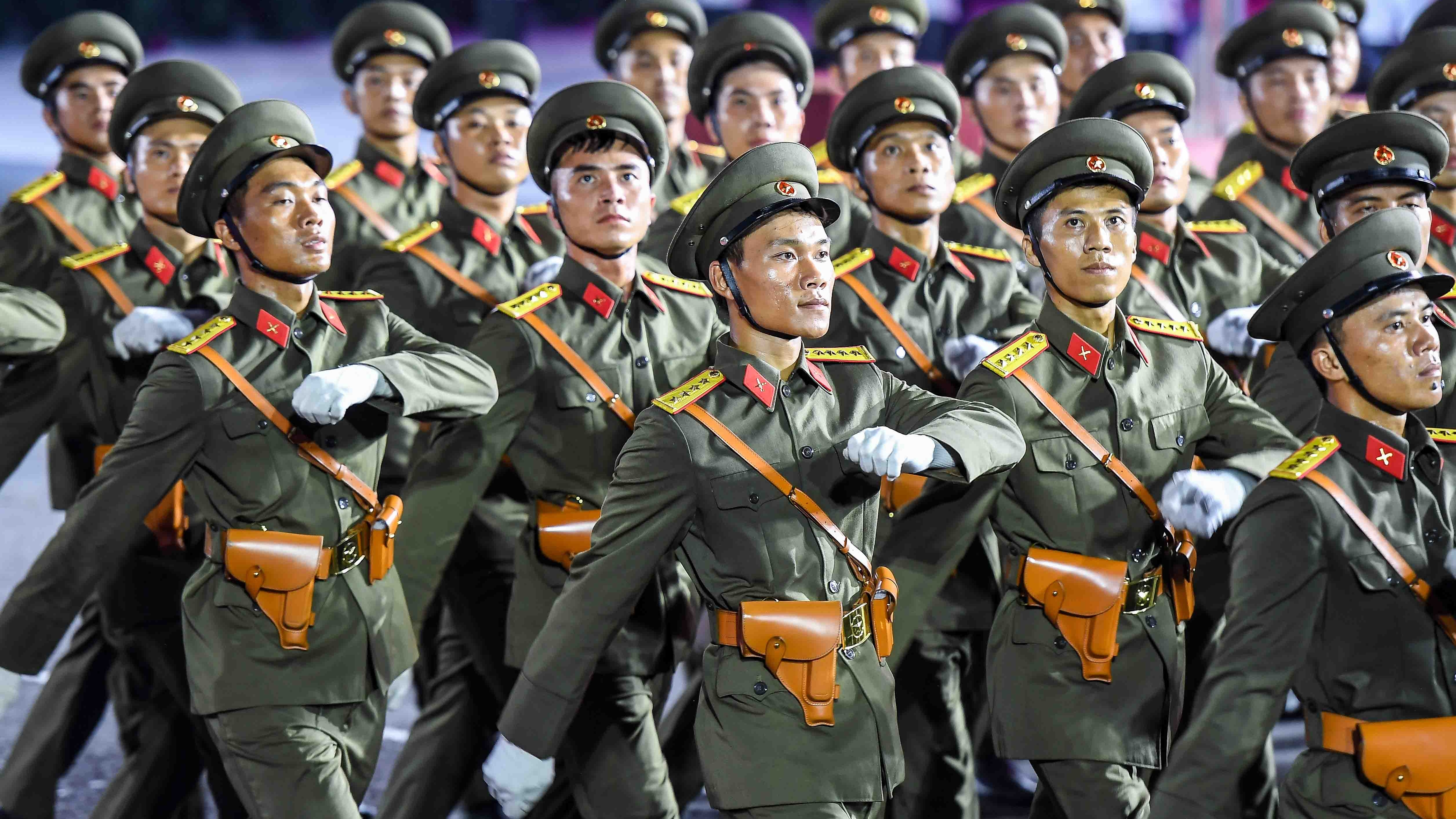 Hào hùng khí thế buổi sơ duyệt diễu binh, diễu hành kỷ niệm 50 năm Ngày Giải phóng miền Nam, thống nhất đất nước