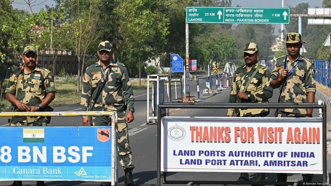 Ấn Độ và Pakistan đóng cửa không phận, nhiều hãng hàng không lao đao