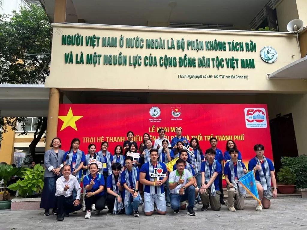 Kiều bào trẻ khám phá hành trình đất phương Nam Kiều bào trẻ khám phá hành trình đất phương Nam