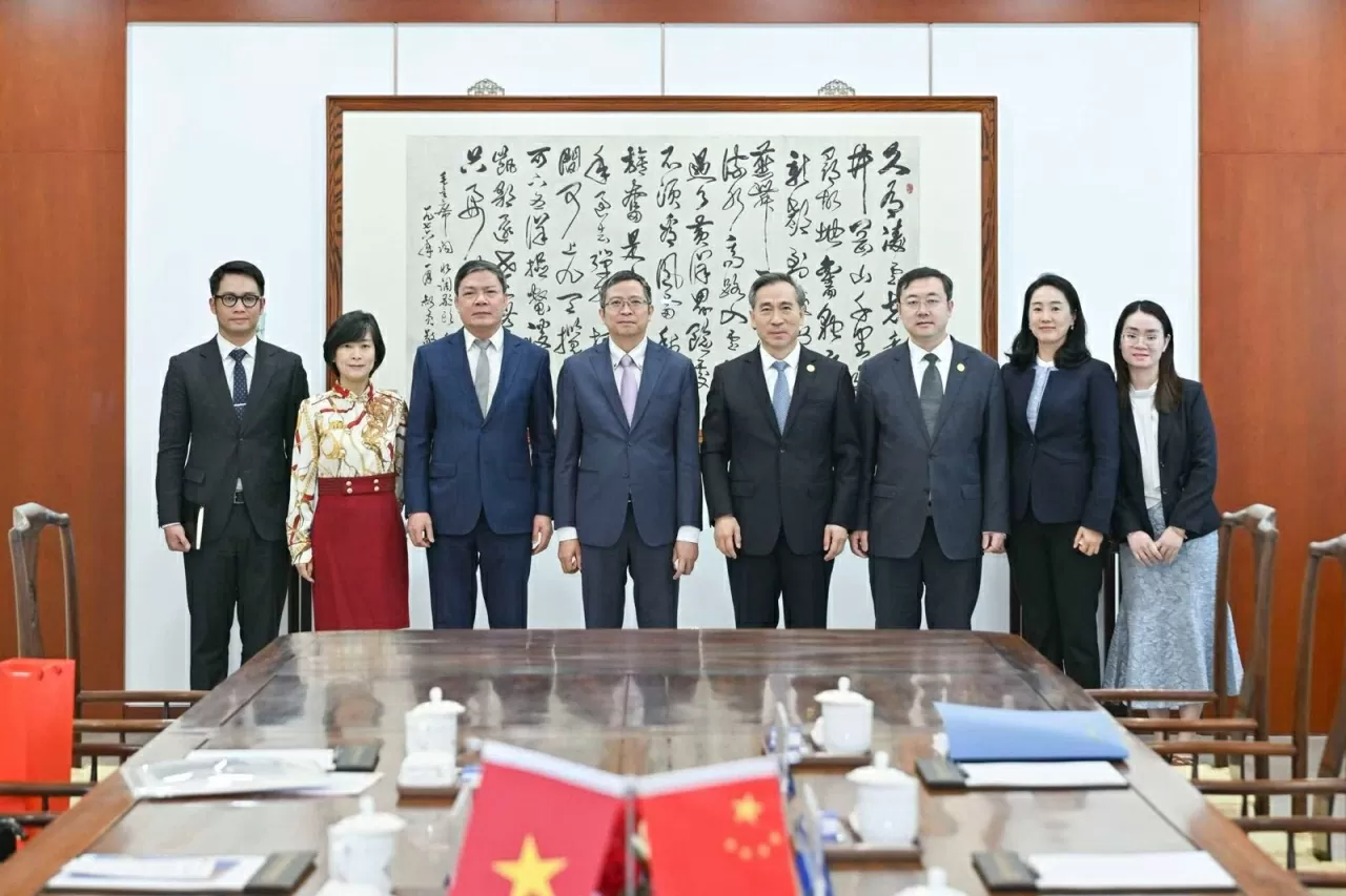 CCPIT sẵn sàng cùng với Đại sứ quán và các bộ, ngành liên quan của Việt Nam phối hợp tổ chức các hoạt động giao lưu, kết nối doanh nghiệp, tổ chức hiệu quả và thực chất các Diễn đàn doanh nghiệp nhân chuyến thăm, làm việc của Lãnh đạo cấp cao hai nước. CCPIT sẵn sàng cùng với Đại sứ quán và các bộ, ngành liên quan của Việt Nam phối hợp tổ chức các hoạt động giao lưu, kết nối doanh nghiệp, tổ chức hiệu quả và thực chất các Diễn đàn doanh nghiệp nhân chuyến thăm, làm việc của Lãnh đạo cấp cao hai nước.