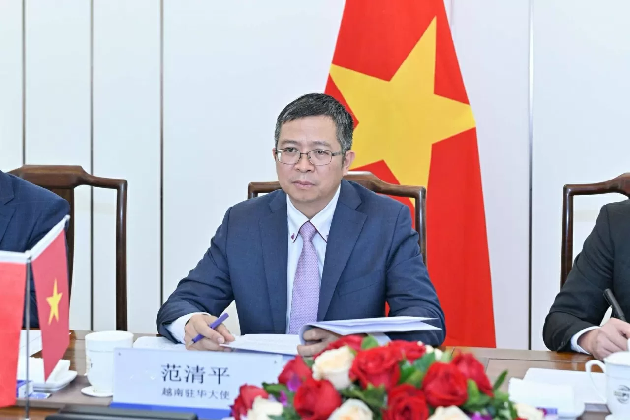 Đại sứ Phạm Thanh Bình khẳng định Đại sứ quán Việt Nam tại Trung Quốc sẵn sàng đóng vai trò cầu nối, hỗ trợ CCPIT hợp tác với các đối tác của Việt Nam cũng như kết nối doanh nghiệp hai nước. Đại sứ Phạm Thanh Bình khẳng định Đại sứ quán Việt Nam tại Trung Quốc sẵn sàng đóng vai trò cầu nối, hỗ trợ CCPIT hợp tác với các đối tác của Việt Nam cũng như kết nối doanh nghiệp hai nước.