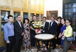 Ủy ban quốc gia UNESCO Việt Nam thăm, chúc mừng gia đình cố Nhạc sĩ Hoàng Vân