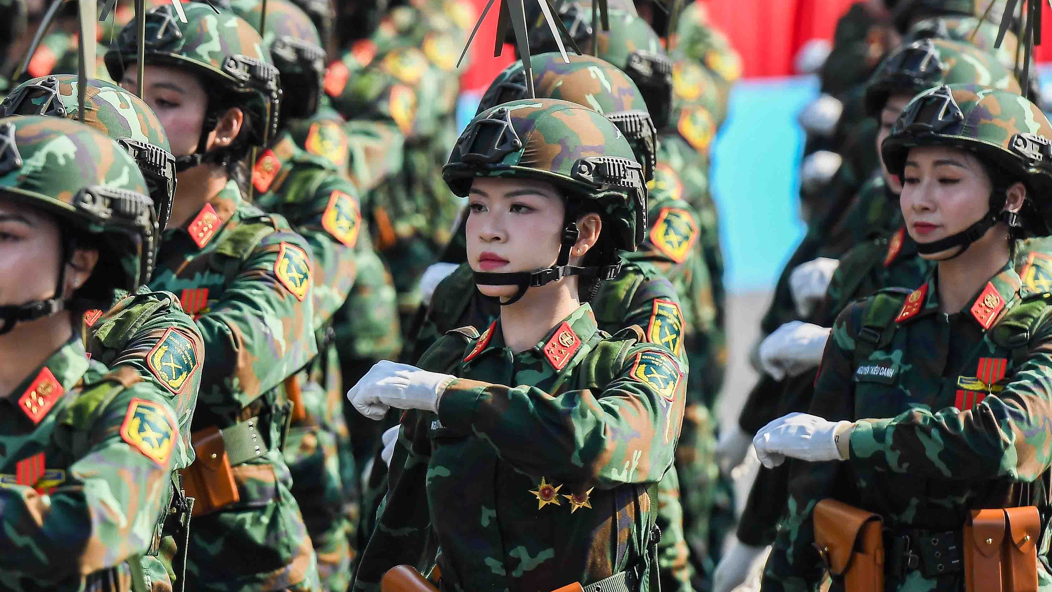 Bắt đầu chương trình diễu binh, diễu hành kỷ niệm 50 năm Ngày Giải phóng miền Nam, thống nhất đất nước