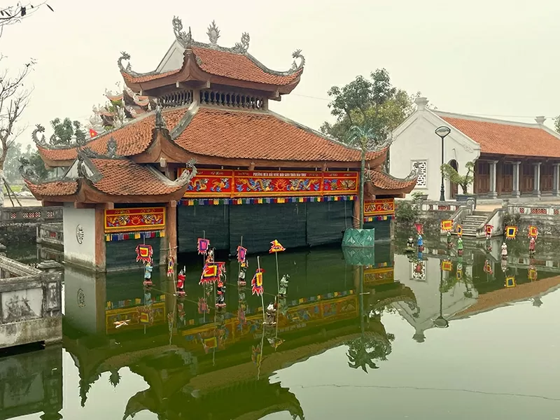 Thủy đình ao làng - sân khấu biểu diễn múa rối nước làng Đào Thục Thủy đình ao làng - sân khấu biểu diễn múa rối nước làng Đào Thục