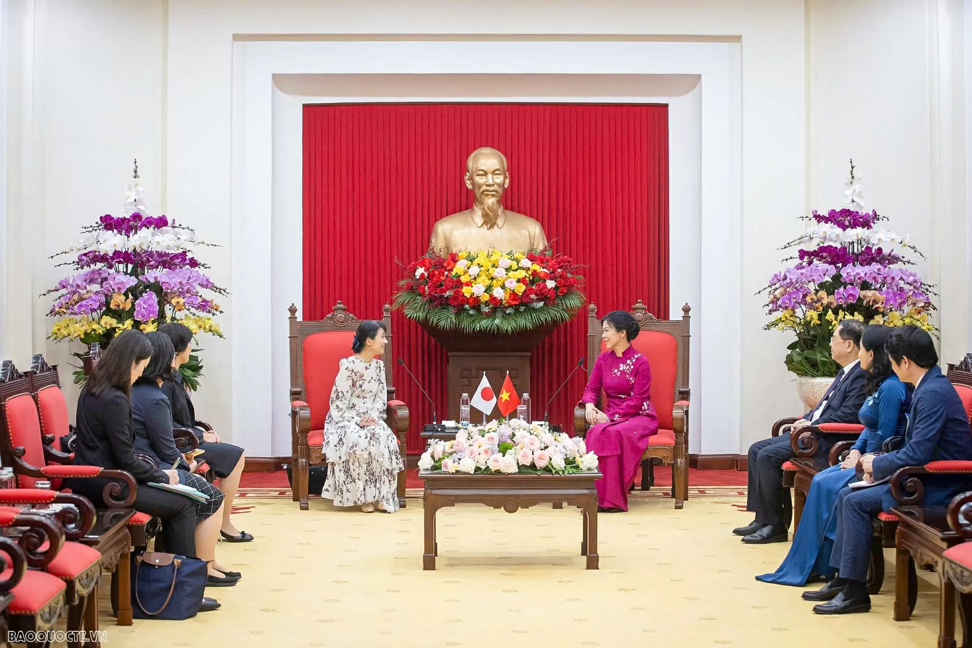 Phu nhân Tổng Bí thư cùng Phu nhân Thủ tướng Nhật Bản làm bánh cốm Hà Nội Phu nhân Tổng Bí thư cùng Phu nhân Thủ tướng Nhật Bản làm bánh cốm Hà Nội