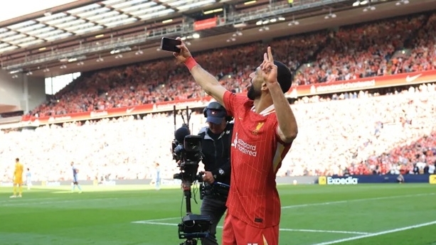 Tiền đạo Salah vượt qua Aguero trong ngày Liverpool vô địch