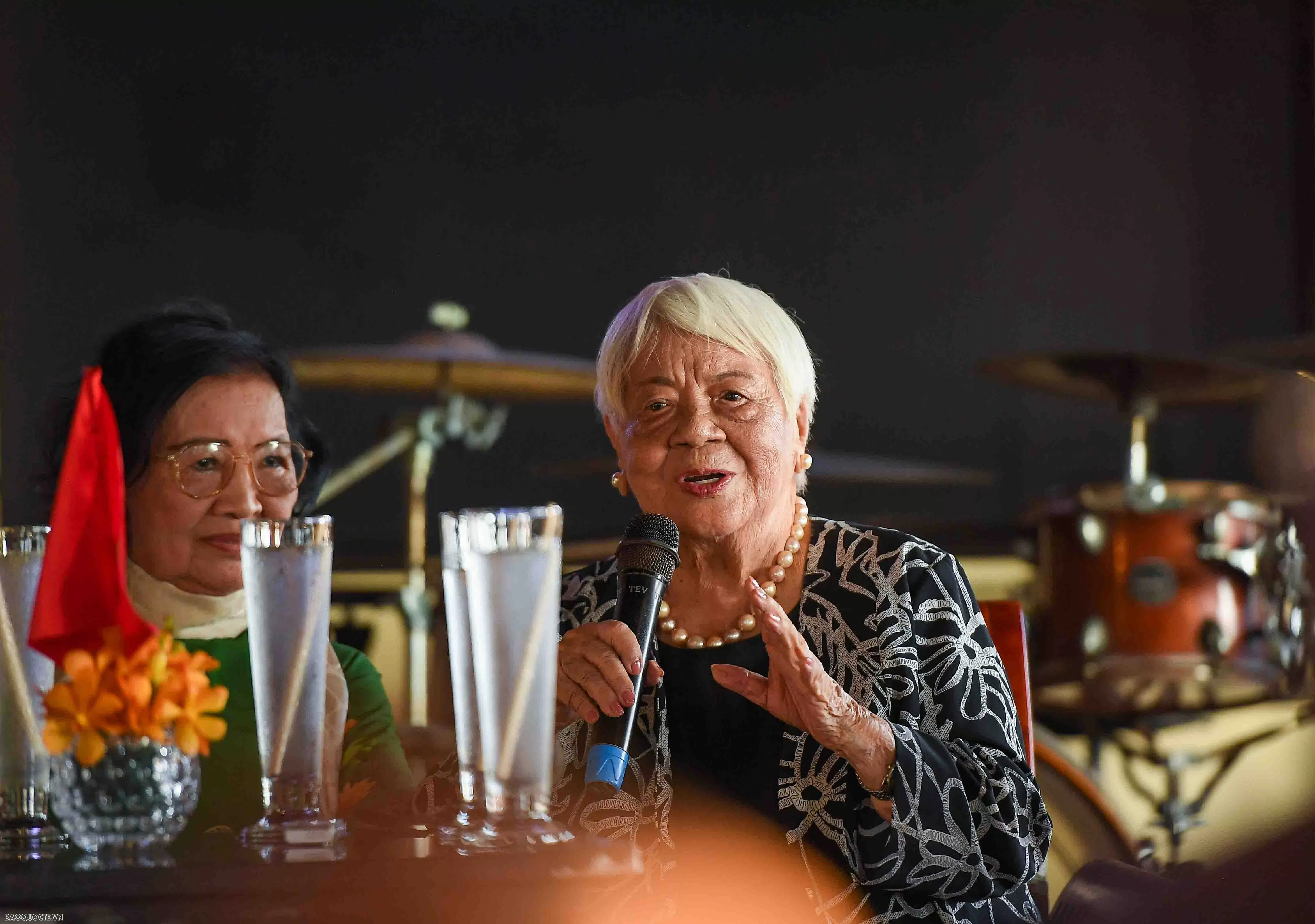 Cuộc gặp của ‘người Mỹ nói tiếng Việt, người Việt nói tiếng Mỹ’ nhưng chung tình yêu Việt Nam Cuộc gặp của ‘người Mỹ nói tiếng Việt, người Việt nói tiếng Mỹ’ nhưng chung tình yêu Việt Nam