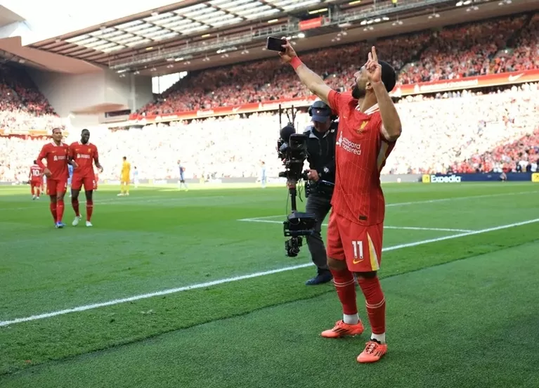 Tiền đạo Salah vượt qua Aguero trong ngày Liverpool vô địch Tiền đạo Salah vượt qua Aguero trong ngày Liverpool vô địch