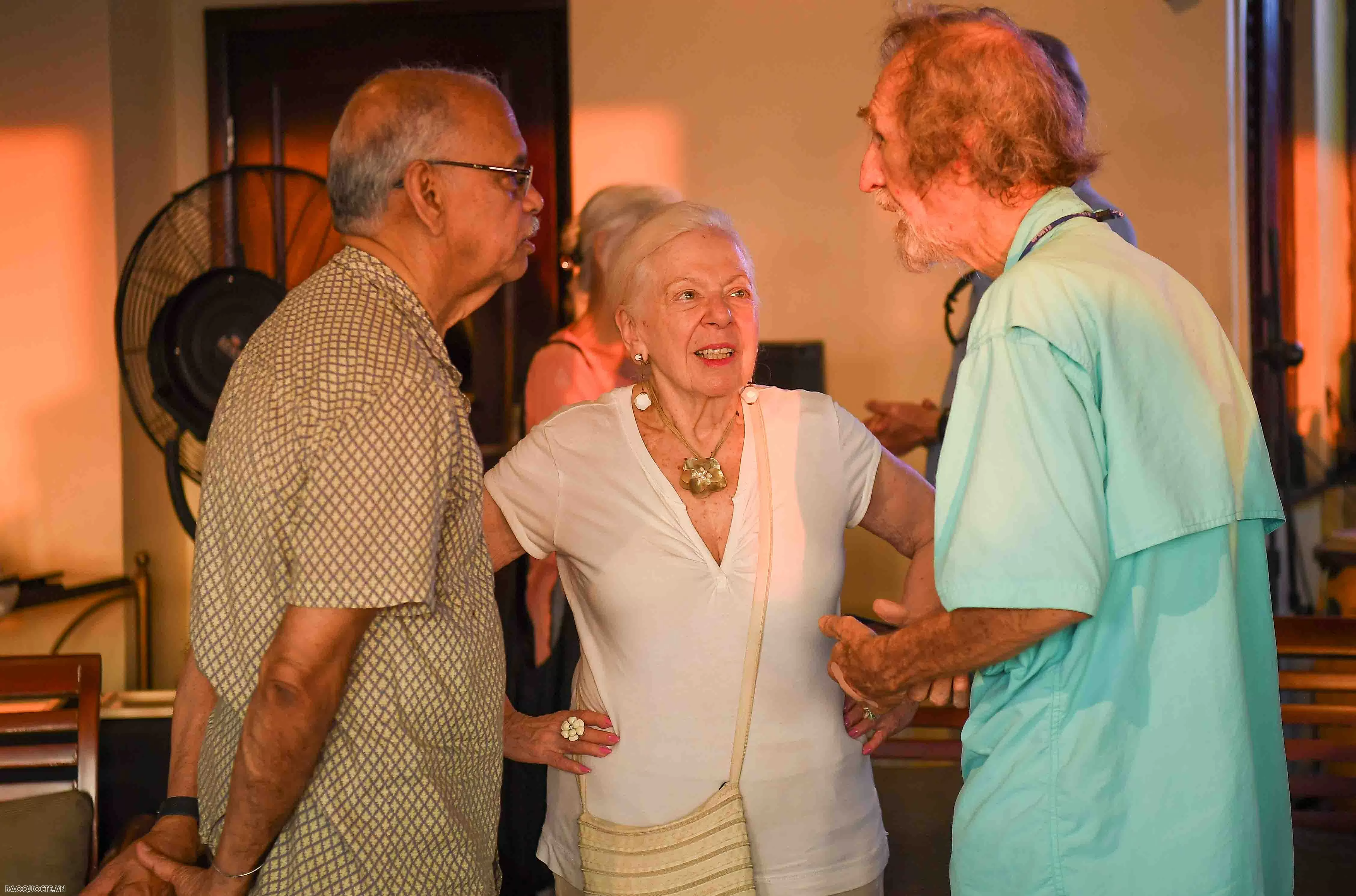 Cuộc gặp của ‘người Mỹ nói tiếng Việt, người Việt nói tiếng Mỹ’ nhưng chung tình yêu Việt Nam Cuộc gặp của ‘người Mỹ nói tiếng Việt, người Việt nói tiếng Mỹ’ nhưng chung tình yêu Việt Nam