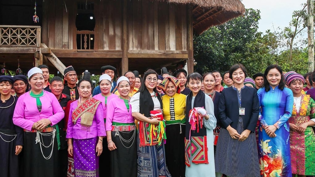 Hai Phu nhân Thủ tướng Việt-Nhật cùng trải nghiệm văn hóa đồng bào các dân tộc Việt Nam