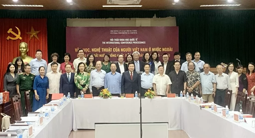 Kỳ vọng về bước phát triển mới trong lĩnh vực văn học, nghệ thuật của người Việt Nam ở nước ngoài Kỳ vọng về bước phát triển mới trong lĩnh vực văn học, nghệ thuật của người Việt Nam ở nước ngoài