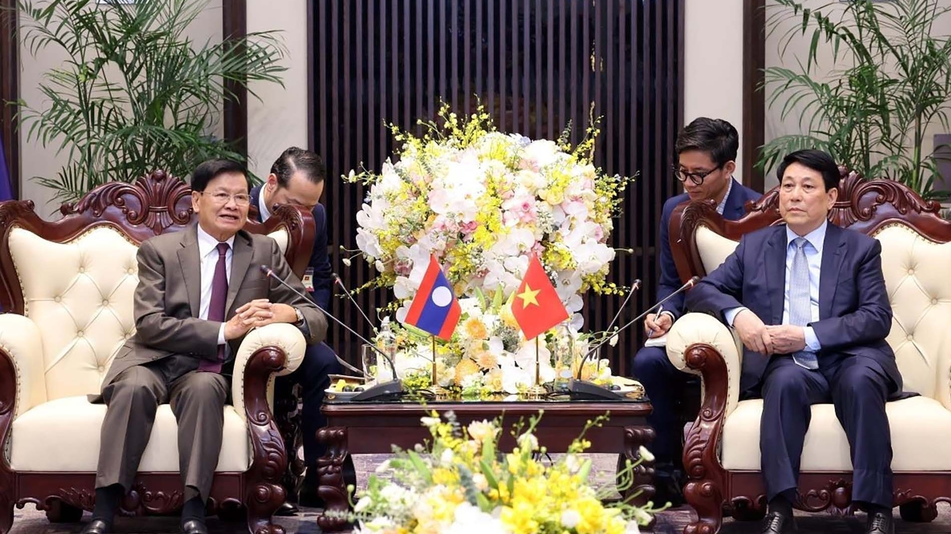 Chủ tịch nước Lương Cường tiếp Tổng Bí thư, Chủ tịch nước Lào Thongloun Sisoulith