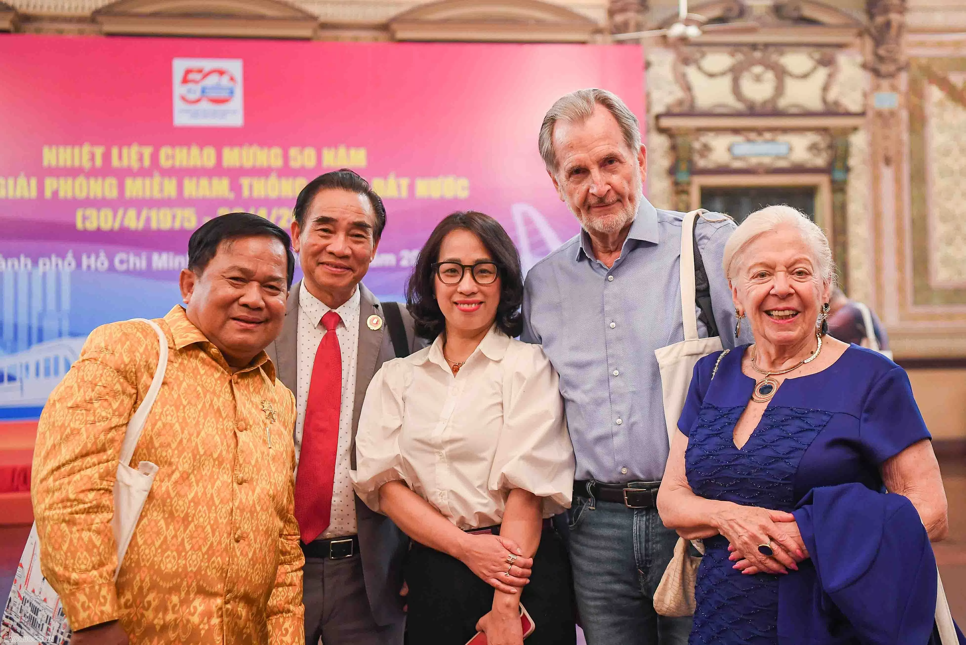 Phóng viên chiến trường: Trở lại để nuôi dưỡng sợi dây gắn kết với Việt Nam Phóng viên chiến trường: Trở lại để nuôi dưỡng sợi dây gắn kết với Việt Nam