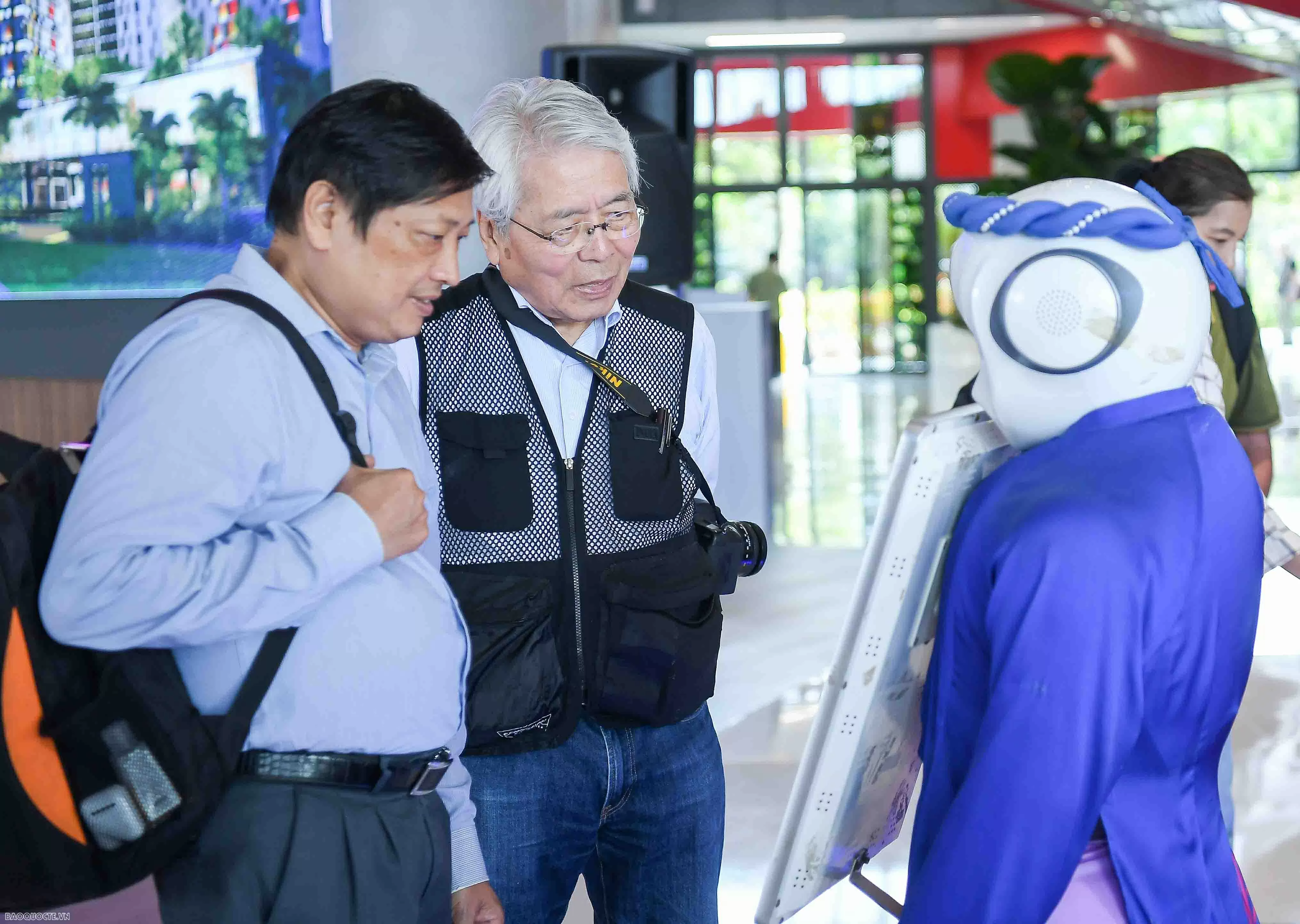 Phóng viên chiến trường: Trở lại để nuôi dưỡng sợi dây gắn kết với Việt Nam Phóng viên chiến trường: Trở lại để nuôi dưỡng sợi dây gắn kết với Việt Nam