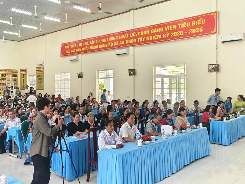 Kiều bào thăm và tặng quà tri ân tại huyện Củ Chi