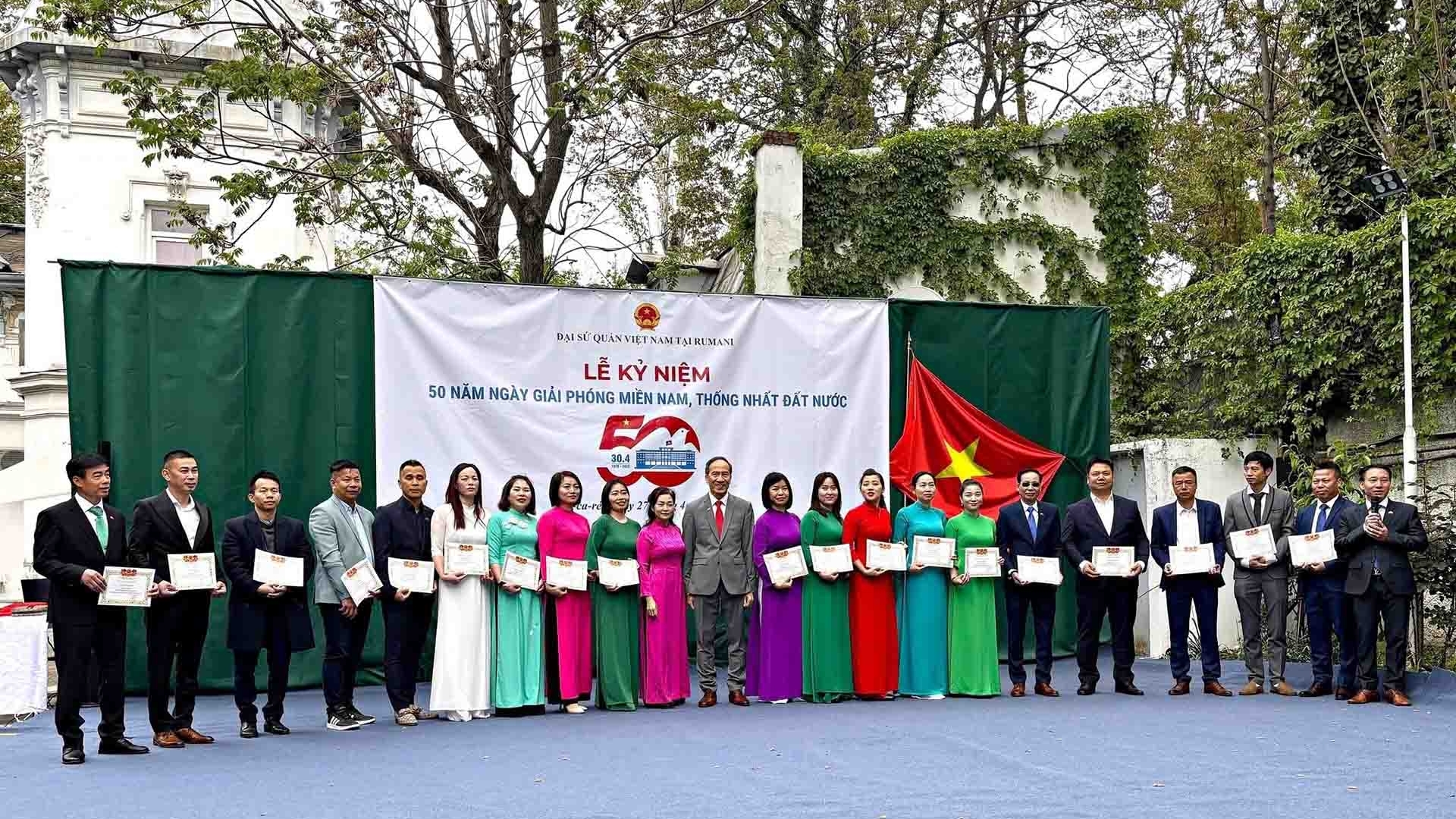 Kỷ niệm 50 năm Ngày Giải phóng miền Nam, thống nhất đất nước tại Romania