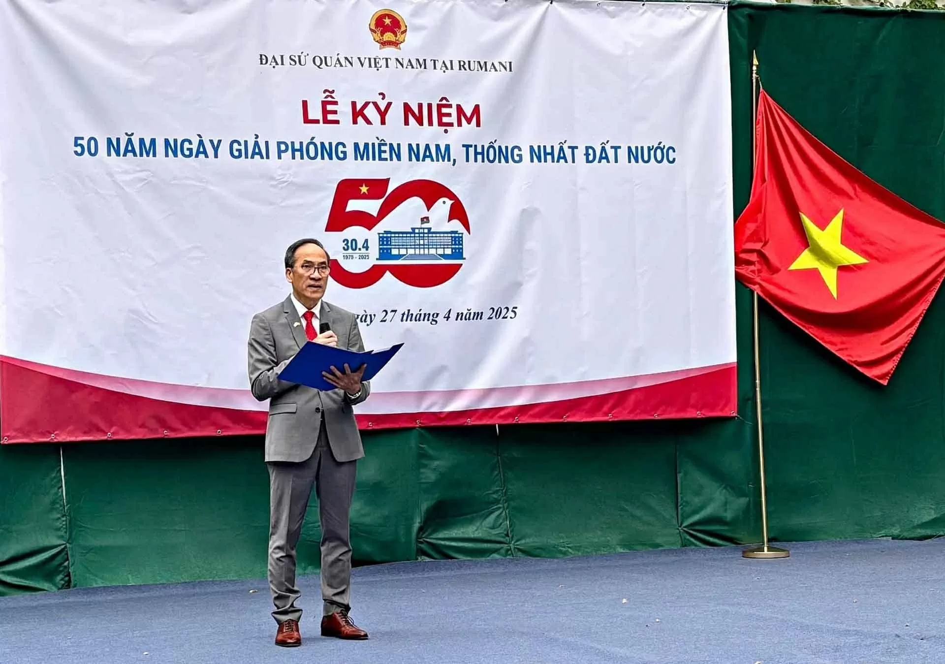 Kỷ niệm 50 năm Ngày Giải phóng miền Nam, thống nhất đất nước tại Romania