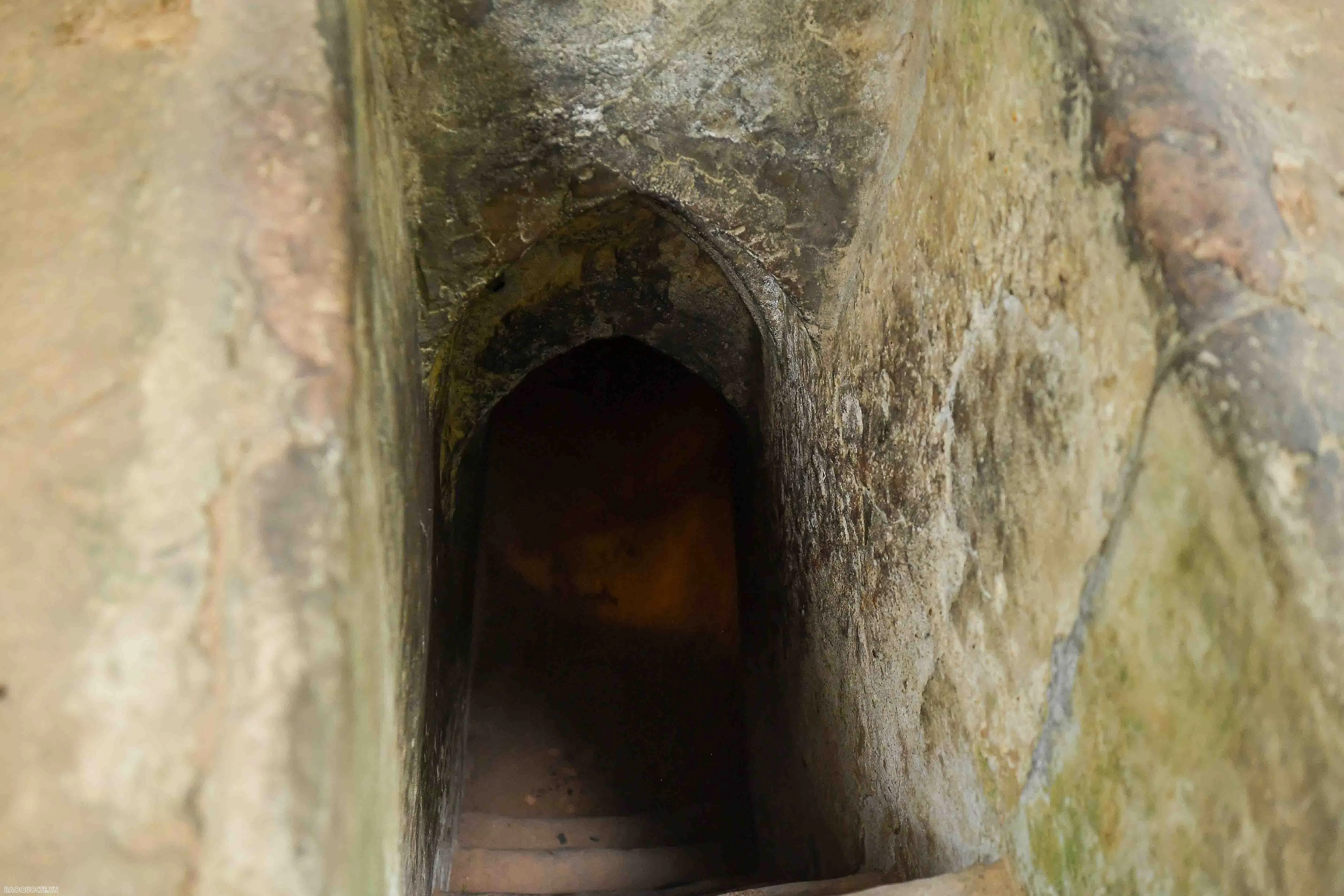 Cựu phóng viên chiến trường tại Việt Nam xuyên địa đạo Củ Chi Cựu phóng viên chiến trường tại Việt Nam xuyên địa đạo Củ Chi