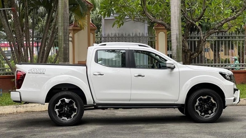 Nissan Navara ưu đãi mạnh tại đại lý, cạnh tranh Ford Ranger