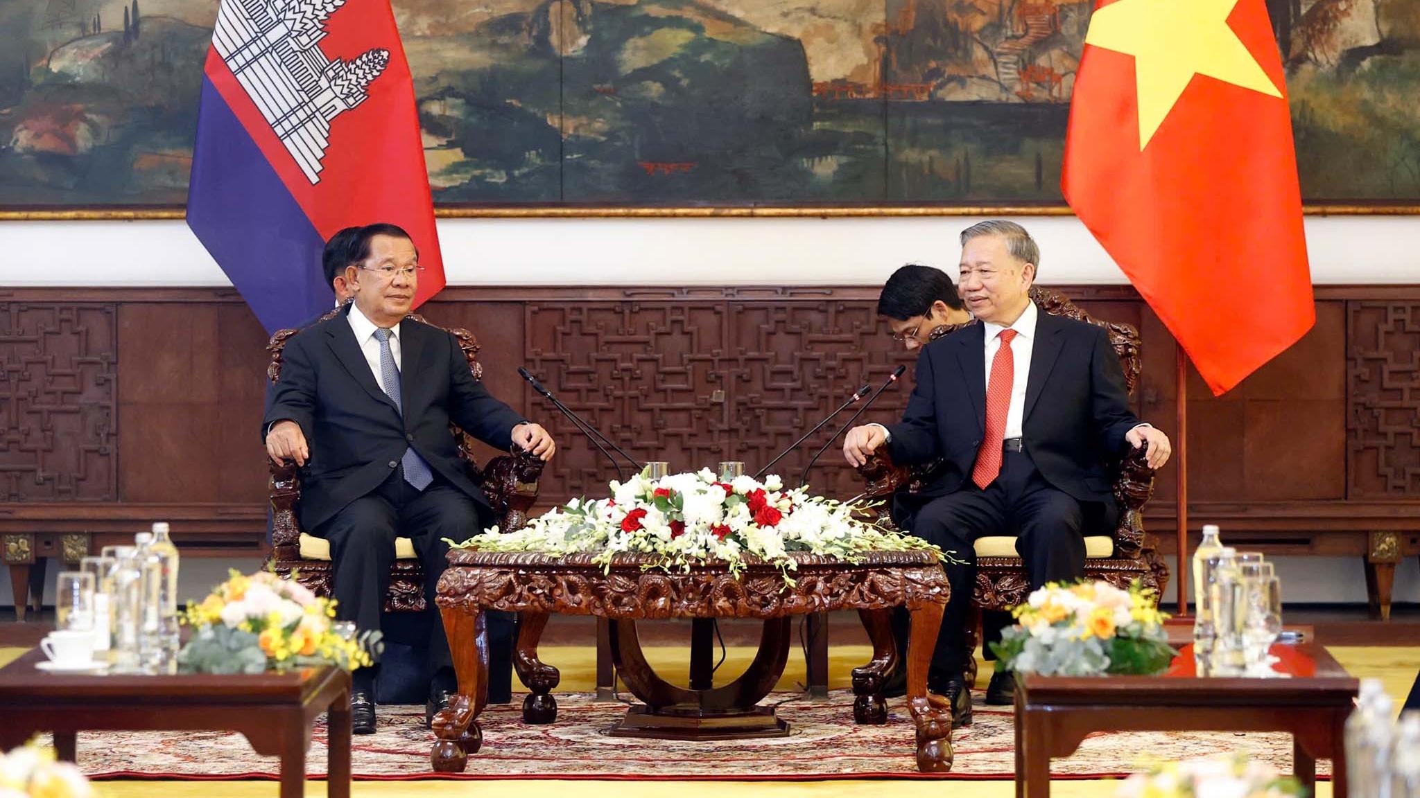 Tổng Bí thư Tô Lâm hội kiến Chủ tịch Đảng Nhân dân Campuchia Hun Sen