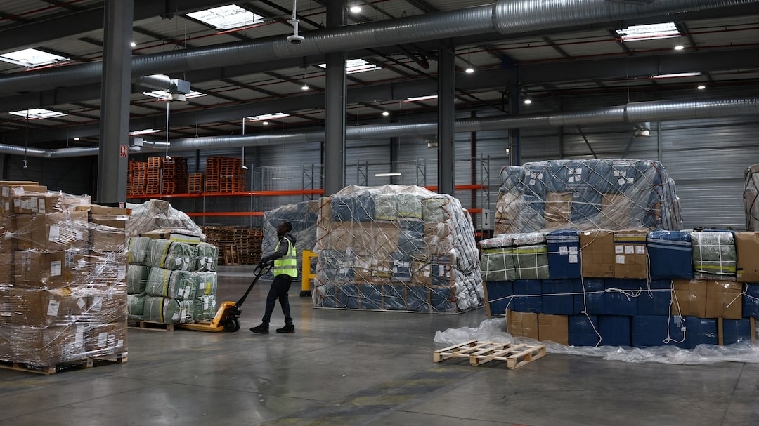 Hàng thương mại điện tử giá rẻ vào EU có kế hoạch bị áp thuế, Pháp rốt ráo rút ngắn thời hạn