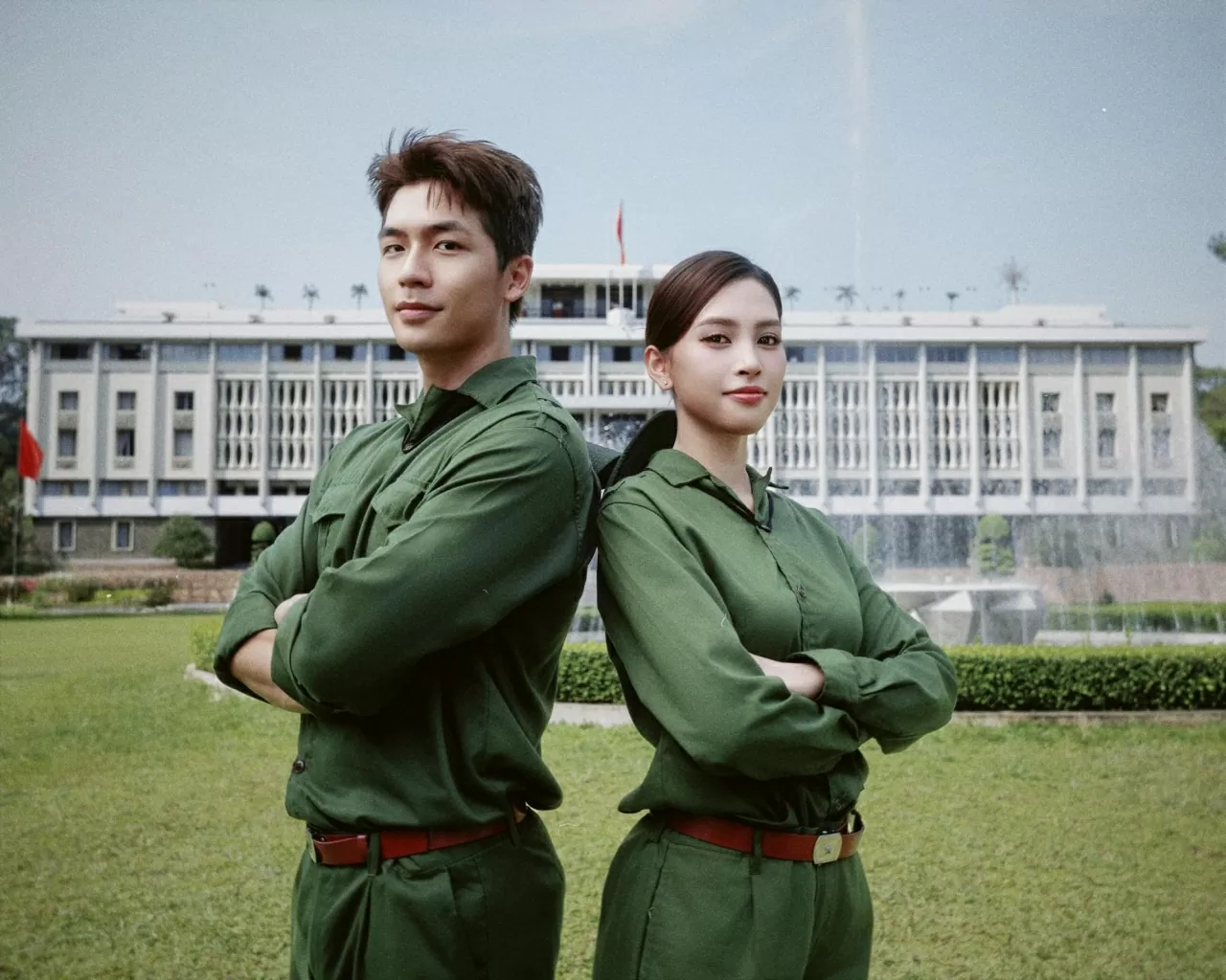 Ngắm bộ ảnh chào mừng Ngày 30/4 của Tiểu Vy - Quang Anh