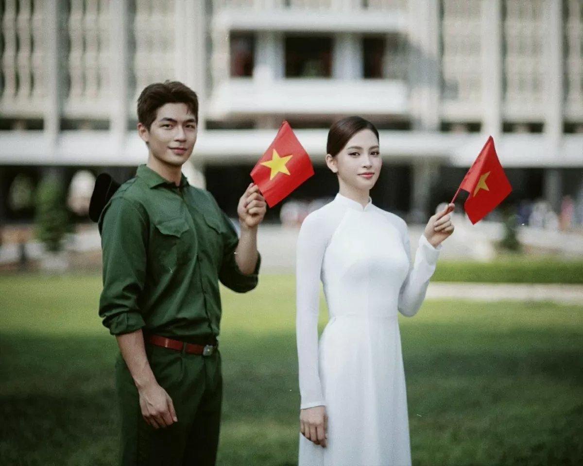 Ngắm bộ ảnh chào mừng Ngày 30/4 của cặp 'trai tài gái sắc' Trần Tiểu Vy - Quốc Anh