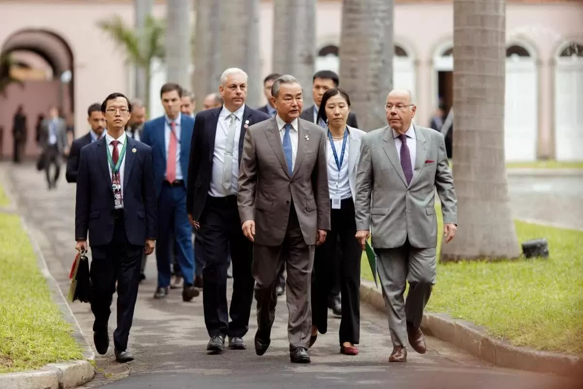 Ngoại trưởng Trung Quốc Vương Nghị tham dự Hội nghị Ngoại trưởng BRICS diễn ra từ ngày 28-30/4 tại Brazil. (Nguồn: China Daily) Ngoại trưởng Trung Quốc Vương Nghị tham dự Hội nghị Ngoại trưởng BRICS diễn ra từ ngày 28-30/4 tại Brazil. (Nguồn: China Daily)