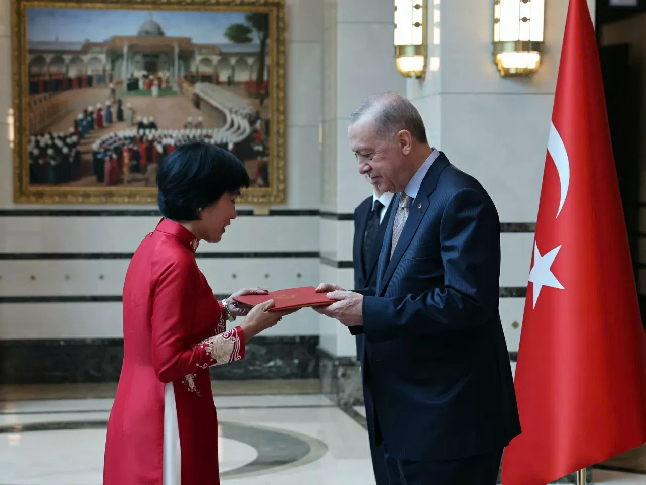 Đại sứ Đặng Thị Thu Hà trình Quốc thư lên Tổng thống Recep Tayyip Erdoğan Đại sứ Đặng Thị Thu Hà trình Thư ủy nhiệm lên Tổng thống Thổ Nhĩ Kỳ
