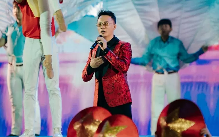 Chuyện ít biết về 2 ca khúc gây sốt trong dịp đại lễ 30/4