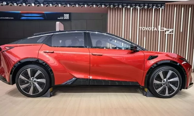 Phần thân của Toyota bZ5 nổi bật với phong cách SUV lai Coupe Phần thân của Toyota bZ5 nổi bật với phong cách SUV lai Coupe