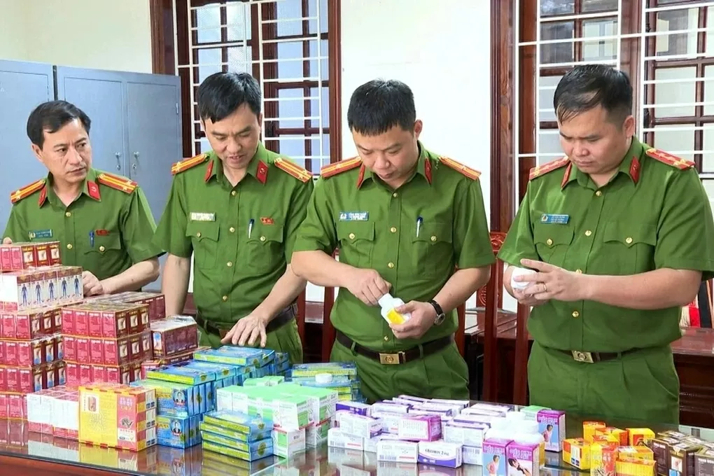 Thủ tướng yêu cầu các bộ ngành, địa phương tăng cường phối hợp, xử lý nghiêm hoạt động sản xuất, buôn bán thuốc chữa bệnh giả, sữa giả (Ảnh: Công an Thanh Hóa). Thủ tướng yêu cầu các bộ ngành, địa phương tăng cường phối hợp, xử lý nghiêm hoạt động sản xuất, buôn bán thuốc chữa bệnh giả, sữa giả (Ảnh: Công an Thanh Hóa).