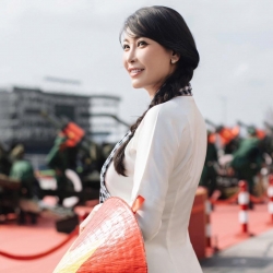 Ngắm nhan sắc Hoa hậu Hà Kiều Anh trong tà áo dài