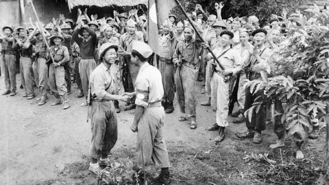Liên minh chiến đấu Việt-Lào đồng cam cộng khổ, cùng chung vui niềm tự hào ngày chiến thắng